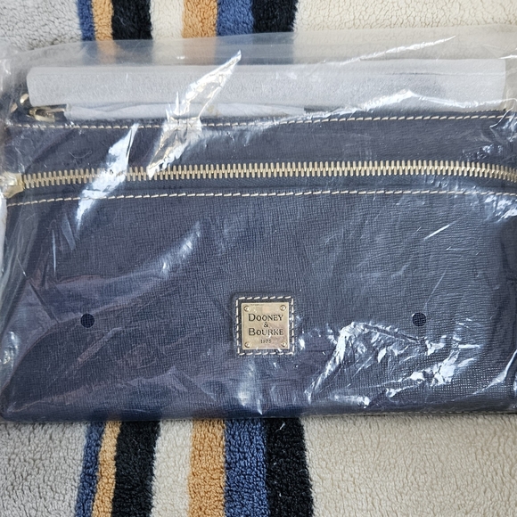 NWT Dooney & Bourke Marine Blue Saffiano Leather Wristlet/Wallet Great Gift! - Picture 15 of 15